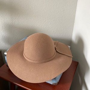 Nwt Francesca’s floppy hat